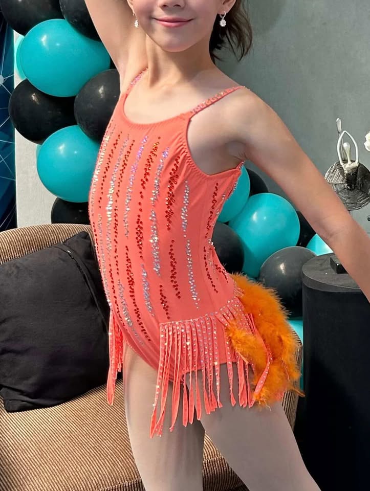 Malla Naranja con Plumas Competencia Talla 8